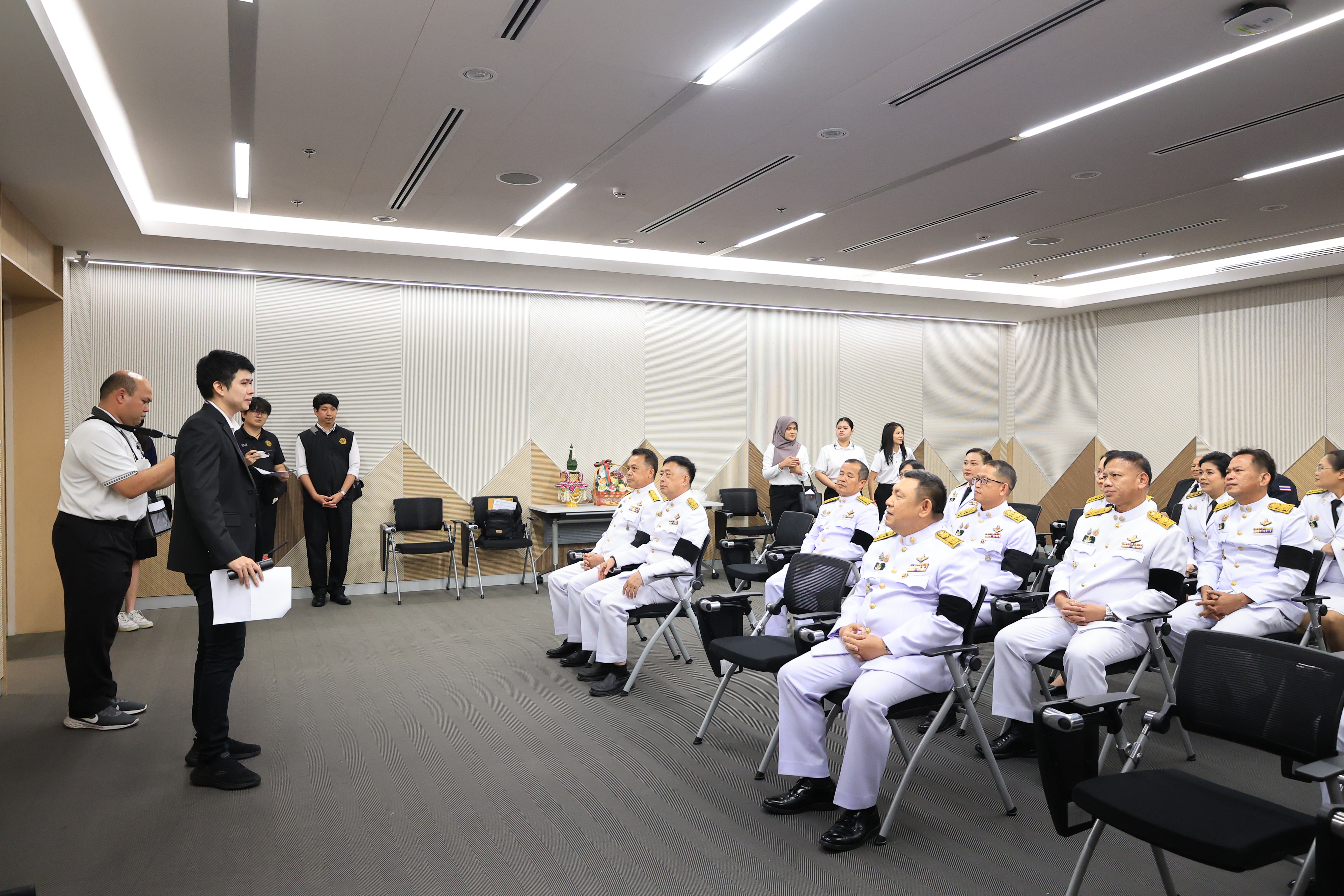 title - คณะผู้บริหาร ส.ป.ก. บันทึกเทปถวายพระพรชัยมงคล สมเด็จพระนางเจ้าสุทิดา พัชรสุธาพิมลลักษณ พระบรมราชินี เนื่องในโอกาสวันเฉลิมพระชนมพรรษา 48 พรรษา